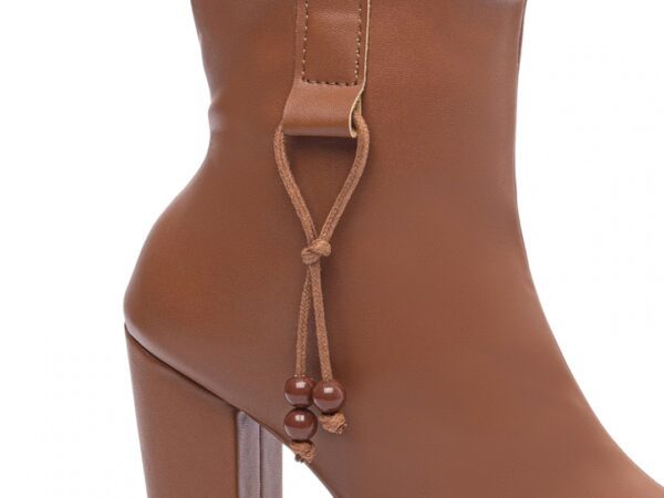 Bota Cano Curto Caramelo Salto Quadrado Grosso AVS 65-14B