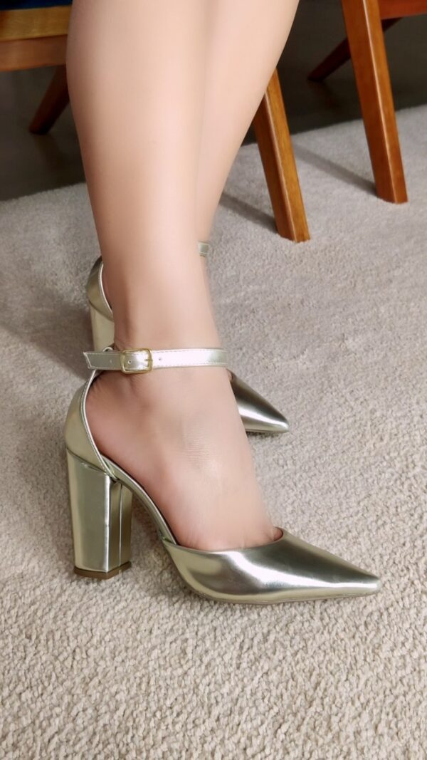 Sapato Scarpin Salto Bico Fino Dourado Torricella AVS 65-03G