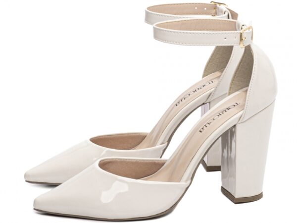 Sapato Scarpin Salto Bico Fino Off White Torricella 65-03B