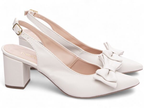 https://avscalcados.com.br/wp-content/uploads/2025/05/Sapato-Scarpin-Salto-Baixo-Off-White-Torricella-AVS-683D-2.jpg