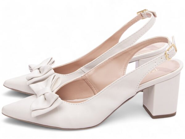 https://avscalcados.com.br/wp-content/uploads/2025/05/Sapato-Scarpin-Salto-Baixo-Off-White-Torricella-AVS-683D-2.jpg