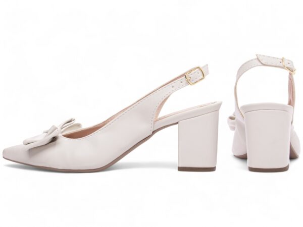 https://avscalcados.com.br/wp-content/uploads/2025/05/Sapato-Scarpin-Salto-Baixo-Off-White-Torricella-AVS-683D-2.jpg