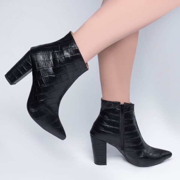 Bota Feminina Bico Preta Salto Alto Cano Baixo AVS 50B-C