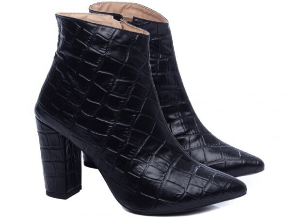Bota Feminina Bico Preta Salto Alto Cano Baixo AVS 50B-C