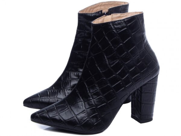 Bota Feminina Bico Preta Salto Alto Cano Baixo AVS 50B-C