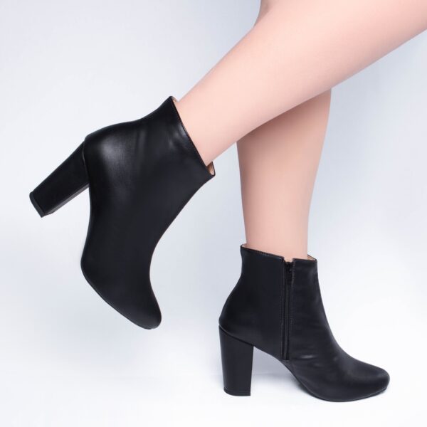 Bota Feminina Preta Cano Curto Salto Alto Torricella AVS 51B-A