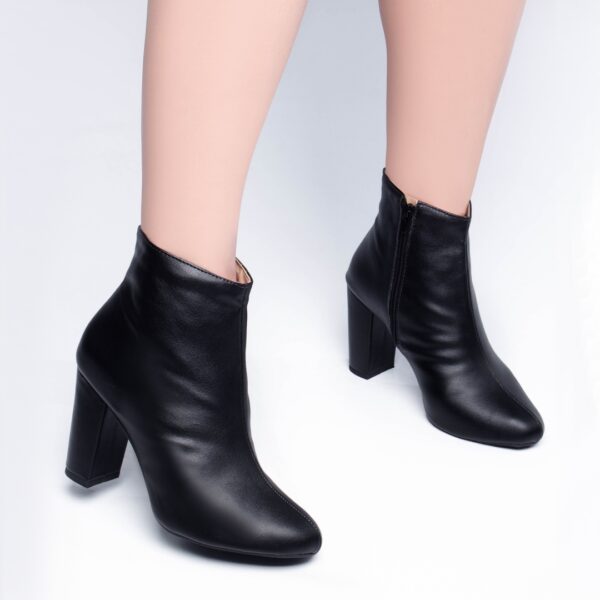 Bota Feminina Preta Cano Curto Salto Alto Torricella AVS 51B-A