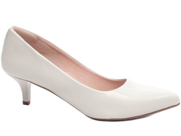 Sapato Scarpin Salto Fino Baixo Verniz Off White Torricella AVS 9300-01B_AR - Imagem 3