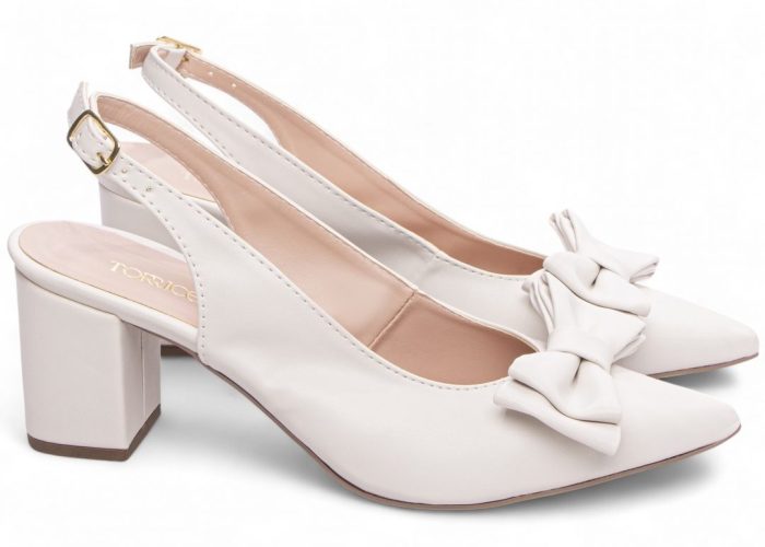 https://avscalcados.com.br/wp-content/uploads/2025/05/Sapato-Scarpin-Salto-Baixo-Off-White-Torricella-AVS-683D-2.jpg