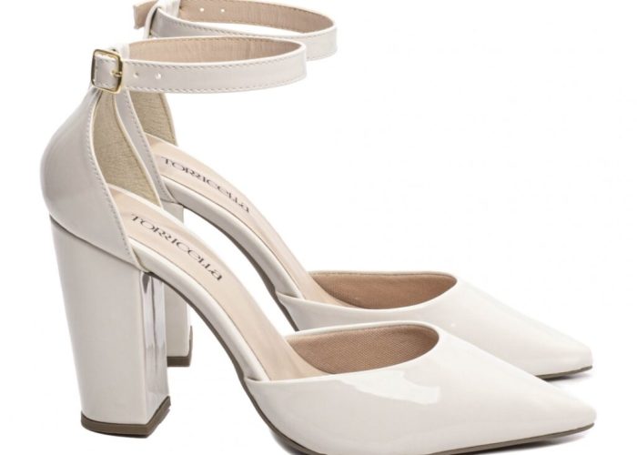 Sapato Scarpin Salto Bico Fino Off White Torricella 65-03B